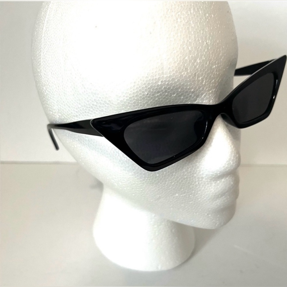 New Widow Black Goth Cat Eye Sunglasses Cunning Cat Dolls Kill Witch Vampire - Picture 4 of 7